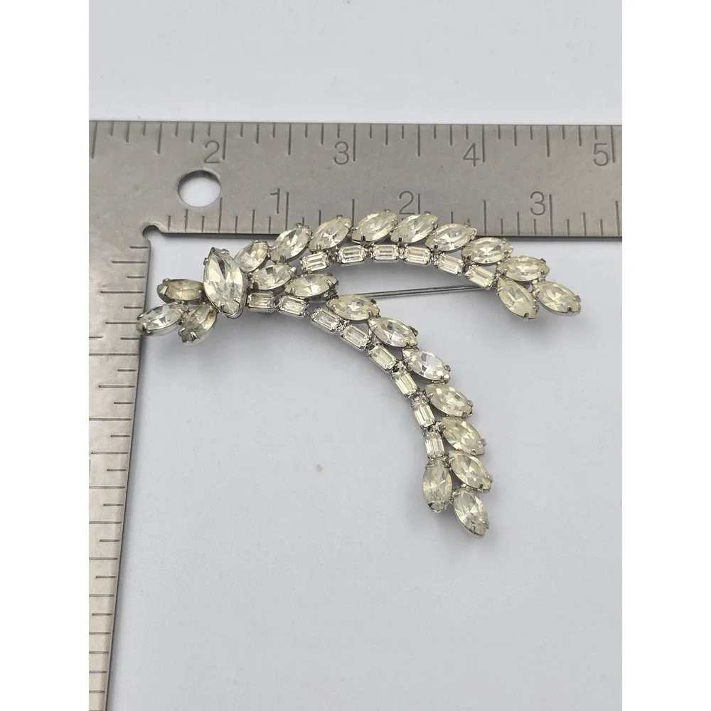 Vintage Clear Champagne Rhinestone Brooch Pin Silver Tone Marquise Baguette Leaf